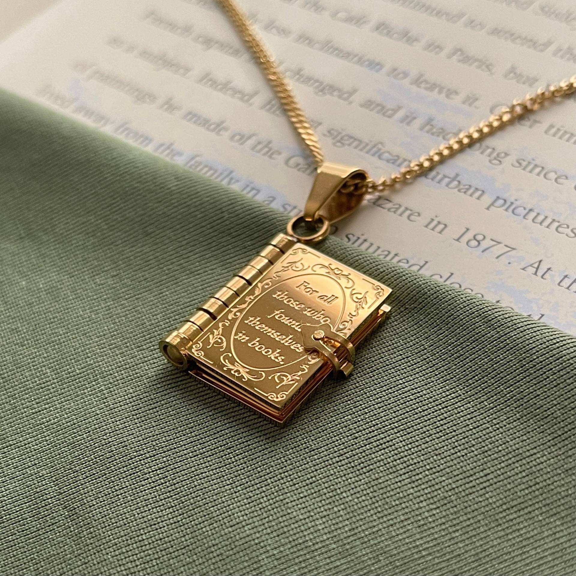 Open And Close Book Necklace pendant golden 1